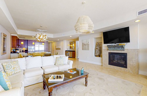 Orange Beach Condo | Beautiful, well-appointed condo with pool & hot tub