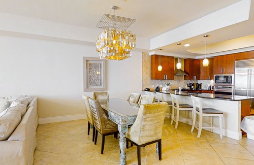 Orange Beach Condo | Beautiful, well-appointed condo with pool & hot tub
