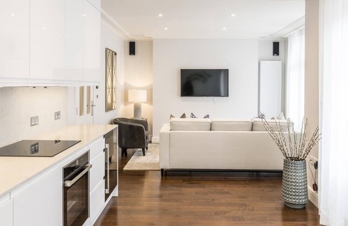Ravenscourt Park Apartment | Beautiful West London 3 bed Apartment