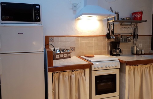 Andillac Cottage | Beautiful white stone gîte in a character property with swimming pool