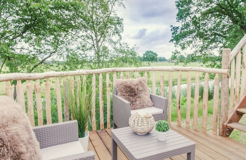 Zuna Cottage | Beautiful wooden tree house with terrace