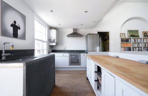 North Kensington Apartment | Beautiful writer's loft-style apartment near Portobello Rd