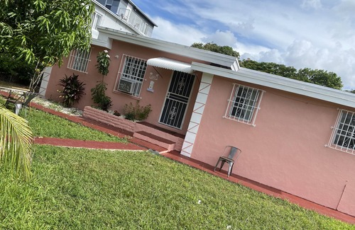 Wynwood Art District House | Beautiful Wynwood Duplex Home!