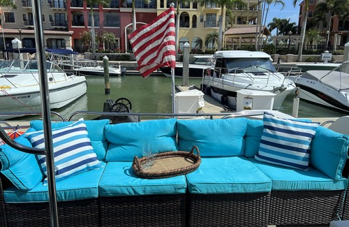 Marco Island Boat Rental | Beautiful yacht living on the water, close to beach and bars & restaurants !