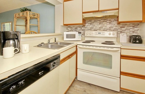 Myrtle Beach Condo | Beautiful1BR/1 1/2BA condo-Ocean Creek Resort! Short scenic stroll to the beach!
