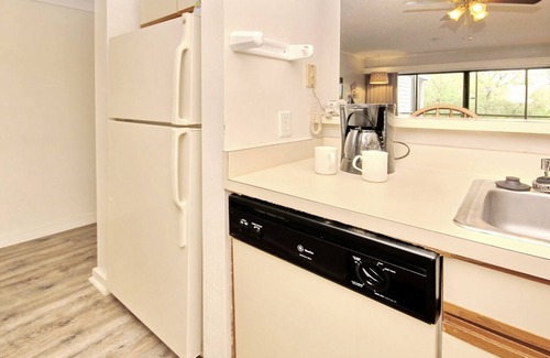 Myrtle Beach Condo | Beautiful1BR/1 1/2BA condo-Ocean Creek Resort! Short scenic stroll to the beach!