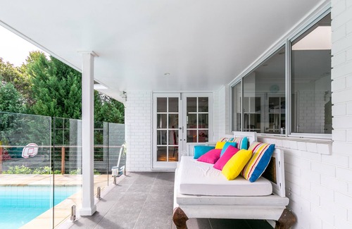 North Turramurra Hotel | BEAUTIFULLY APPOINTED HOME ON 2 ACRES, WITH POOL. IN THE NATIONAL PARK