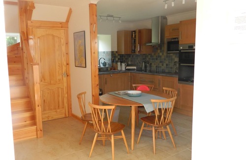 Isle of Scalpay Cottage | Beautifully appointed cottage, overlooking South Harbour, Scalpay