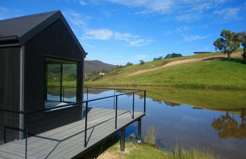 Mountain Bay Cabin | Beautifully appointed Tiny House.
