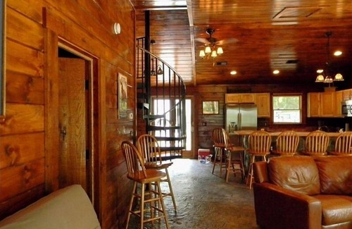 Luray Cabin | Beautifully appointed log cabin features mountain views, river, trails, WiFi