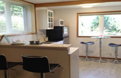 Saanich East House | Beautifully appointed suite is on a gorgeous, secluded, quiet Oceanfront street