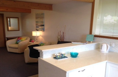 Saanich East House | Beautifully appointed suite is on a gorgeous, secluded, quiet Oceanfront street