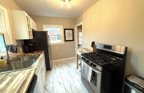 Hawthorne House | Beautifully charming 3-BR house in the convenient Highlands area of Louisville