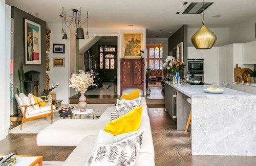 Chiswick House | Beautifully Curated 4 Bed Family Home w/Garden