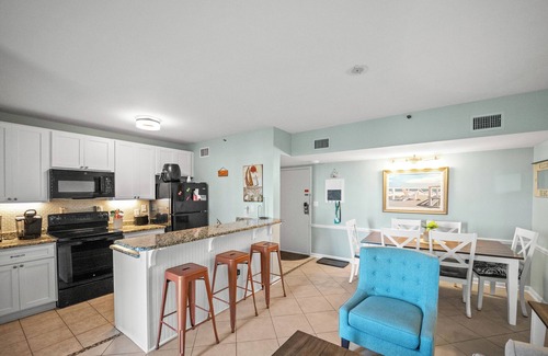 Fort Morgan Condo | Beautifully decorated condo just steps away from the Kiva golf course!