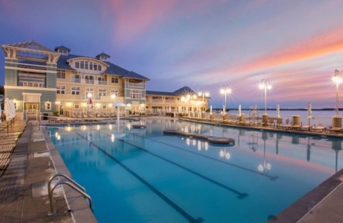 Sunset Island Condo | Beautifully decorated OC Condo, FREE Linens & Towels, Indoor/Outdoor Pools!
