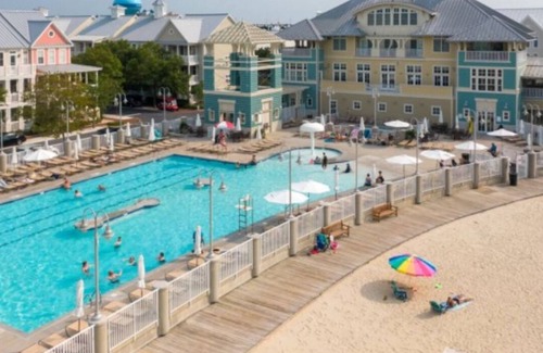 Sunset Island Condo | Beautifully decorated OC Condo, FREE Linens & Towels, Indoor/Outdoor Pools!