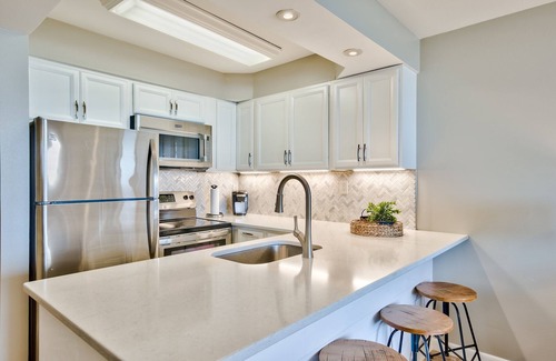 Holiday Isle Condo | BEAUTIFULLY DECORATED BEACH FRONT! 1 FREE BEACH CHAIR SET UP DAILY!