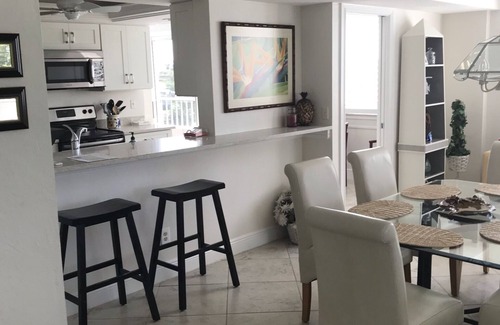 Vanderbilt Beach Condo | Beautifully decorated condo directly across the street from the Gulf of Mexico