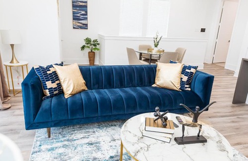 OST - South Union House | Beautifully Decorated, Modern Downtown Houston Home