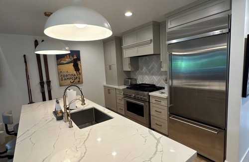 North Park City Condo | Beautifully Decorated Family Sized Ski Condo - Minutes walk to resort