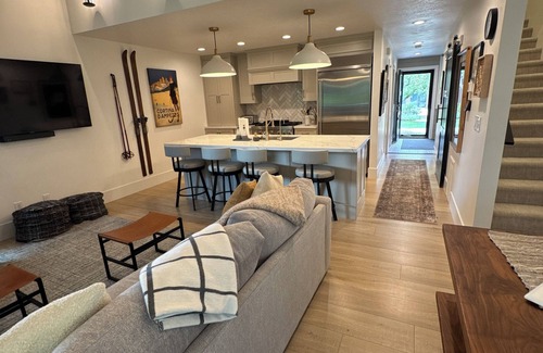 North Park City Condo | Beautifully Decorated Family Sized Ski Condo - Minutes walk to resort