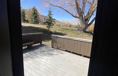 North Park City Condo | Beautifully Decorated Family Sized Ski Condo - Minutes walk to resort