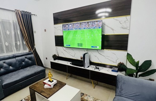 Port Harcourt Apartment | Beautifully furnished 2 bedroom fully air conditioned apartment