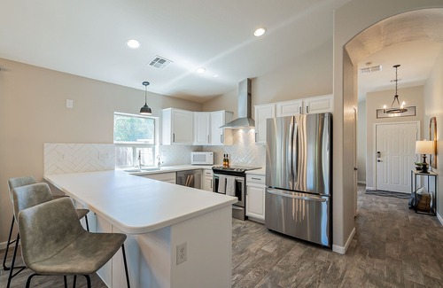 Desert Peak House | BEAUTIFULLY FURNISHED 3Bed - 3 Bath Home Includes EVERYTHING near N. Scottsdale!