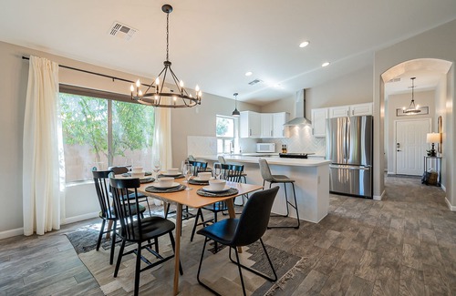 Desert Peak House | BEAUTIFULLY FURNISHED 3Bed - 3 Bath Home Includes EVERYTHING near N. Scottsdale!