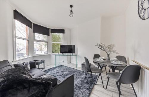 Lea Bridge Apartment | Beautifully Modern 2-Bed Apartment w/garden