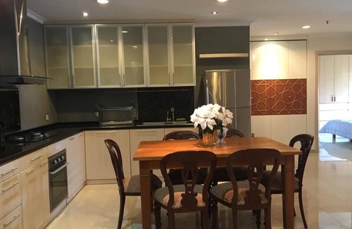 Jakarta Apartment | Beautifully presented spacious 2 bedroom apartment in Senayan area
