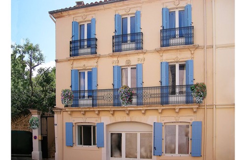 Causses-et-Veyran House | Beautifully restored large winemakers house with pool and air conditioning
