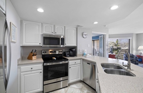 Palmetto Dunes Condo | Beautifully Redecorated Villamare 2517 - Bathroom Refresh for 2025