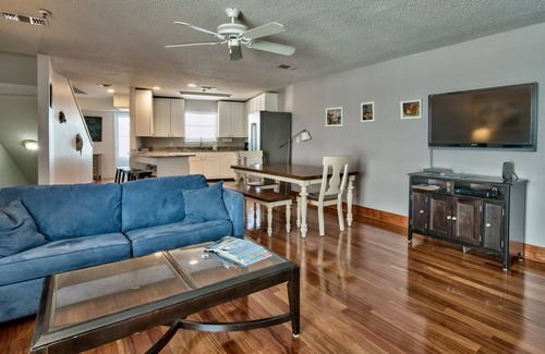 Fort Walton Beach House | Beautifully Renovated Townhouse on the Beach on the Gulf of Mexico.