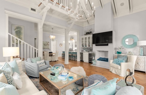 Watercolor House | Beautifully renovated and refined cottage with private pool