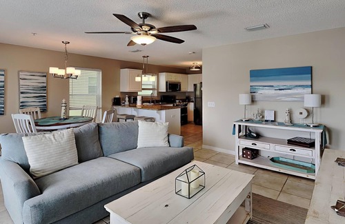 Navarre Beach Condo | Beautifully Redecorated Navarre Beach Condo - Just Steps Away from the Sand!
