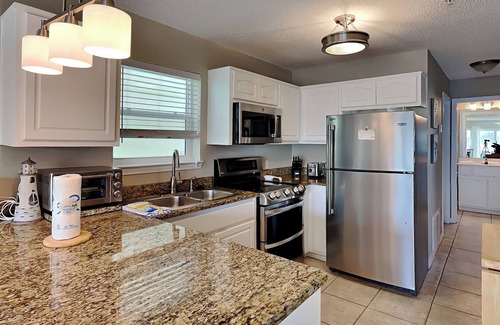 Navarre Beach Condo | Beautifully Redecorated Navarre Beach Condo - Just Steps Away from the Sand!