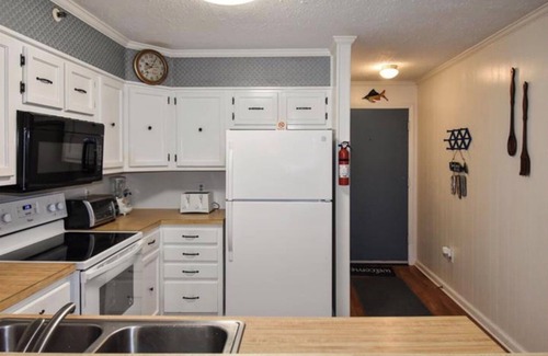 Garden City Condo | Beautifully relaxing condo on the ocean. Feet from the beach! Beachhouse 214