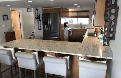 Berry Islands House | Beautifully remodeled “Over the water” Townhouse suite!