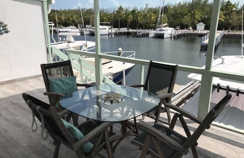 Berry Islands House | Beautifully remodeled “Over the water” Townhouse suite!