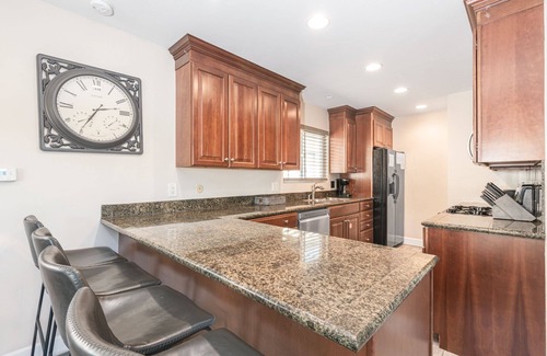 Santa Ana Heights Condo | Beautifully Remodeled Upstairs Beach House w/Roof-top Deck (& Ocean View!)