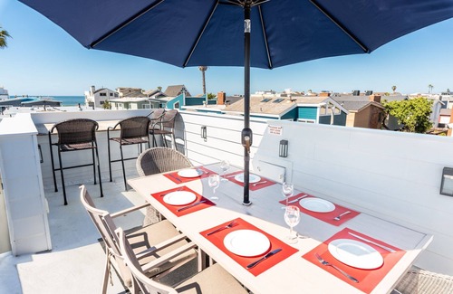 Santa Ana Heights Condo | Beautifully Remodeled Upstairs Beach House w/Roof-top Deck (& Ocean View!)