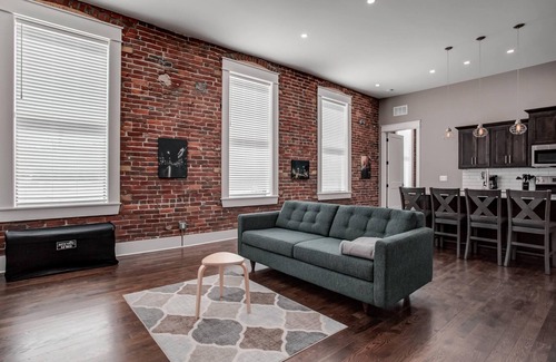Smithville Apartment | Beautifully remodeled loft in the heart of Smithville, MO