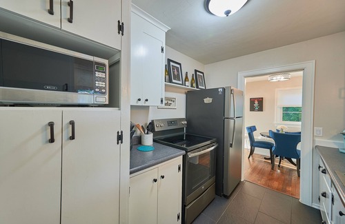 South Central House | Beautifully Remodeled 1940s Bungalow in Salem, OR close to Downtown and WU
