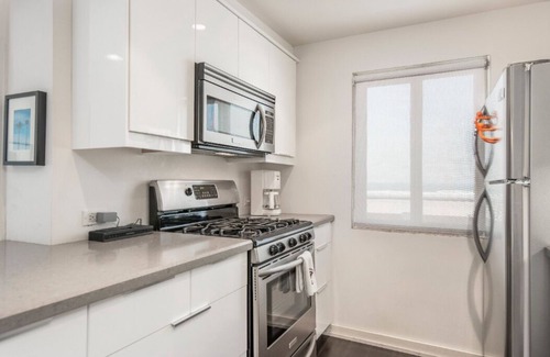 Townsite Condo | Beautifully Remodeled Oceanfront Condo!