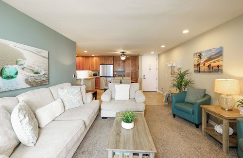 Townsite Condo | Beautifully remodeled two bedroom with panoramic ocean views!