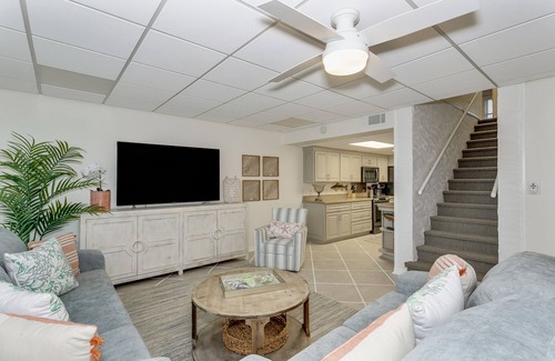 Villa Sabine House | Beautifully renovated 3BR townhome with boat slip just steps from the beach!