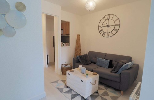 La Petite Motte Apartment | Beautifully renovated Studio cabin, with private garden, close to the beach, BBQ