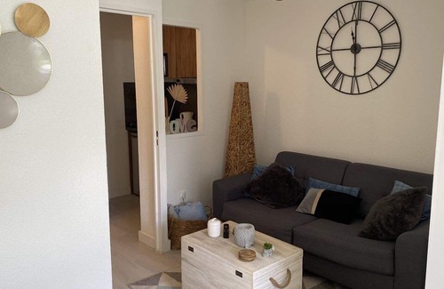 La Petite Motte Apartment | Beautifully renovated Studio cabin, with private garden, close to the beach, BBQ